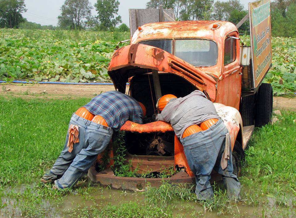 pumpkin men fix car X.jpg