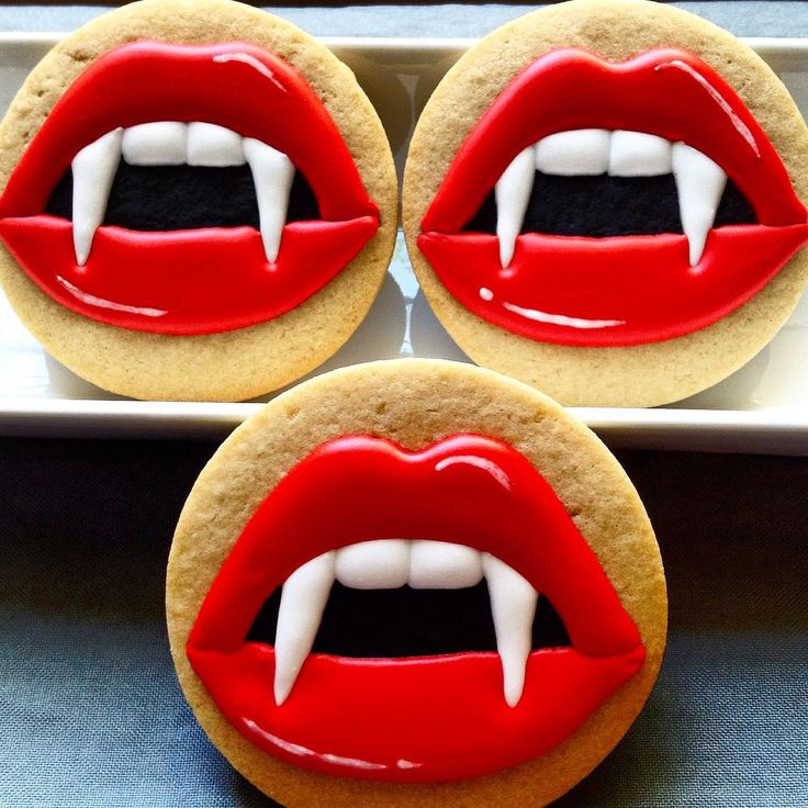 18-vampire-cookies-designs-for-halloween-top-easy-cheap-party-snack-food-16.jpg