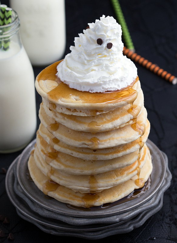 Super-easy-Halloween-breakfast-pancake-ghosts.jpg