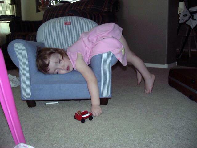 kids-sleeping-positions-funny-34.jpg